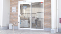 ひまわり調剤薬局の入口