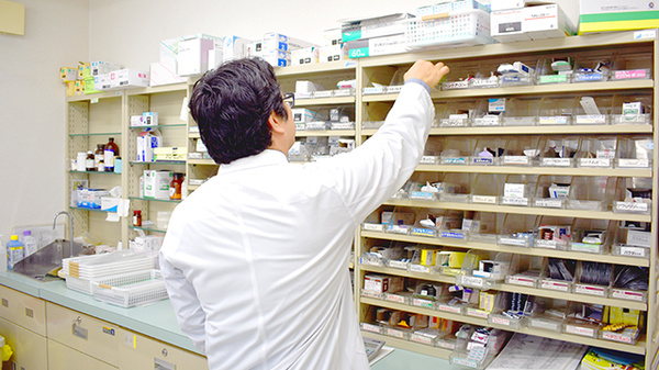 ハート薬局の作業風景