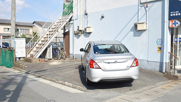 城南薬局の駐車場