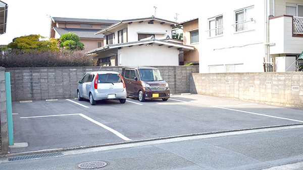 城南薬局の駐車場
