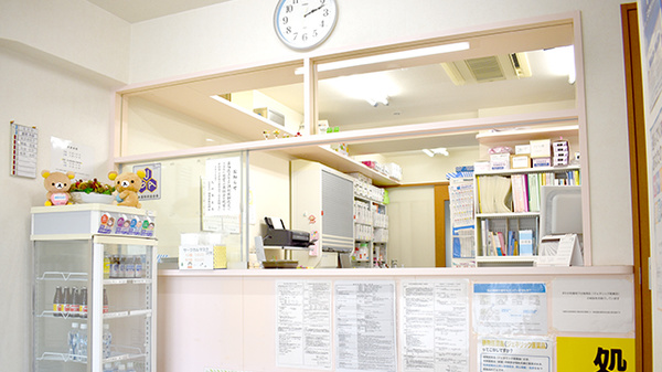 すわの町薬局の受付/カウンター