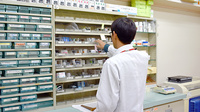あおぞら薬局の作業風景