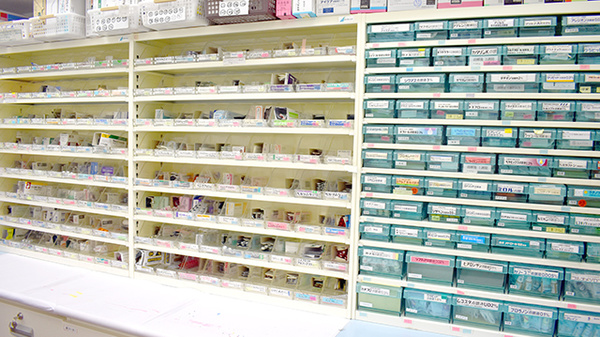 ファミリー薬局久留米店の薬棚