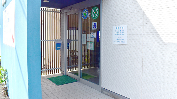 タイヨードー薬局ケア・タウン鳥飼店の入口