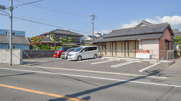 きらら薬局の駐車場