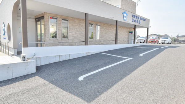 ほぬ薬局の駐車場
