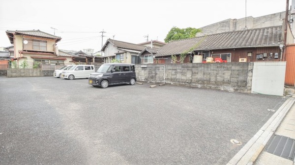 田川さのよい薬局の駐車場