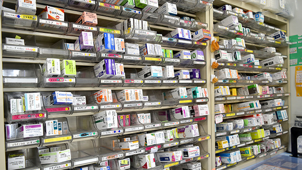 石田薬局切畑支店の薬棚