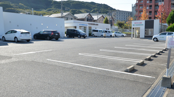 鞘ヶ谷調剤薬局の駐車場