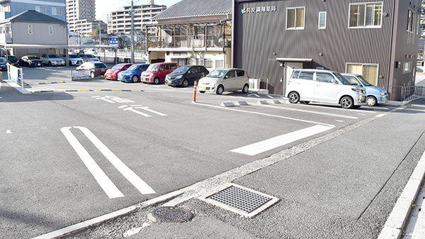 共友調剤薬局の駐車場