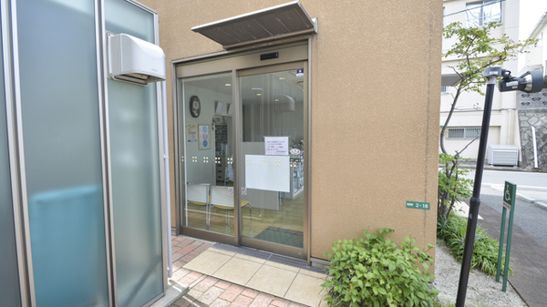 菅原町調剤薬局の入口