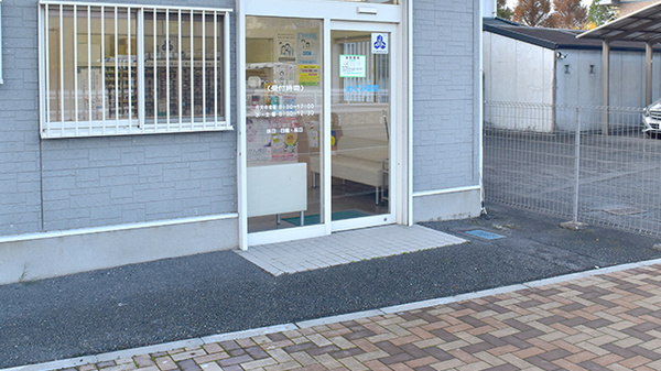 めぐみ薬局の入口