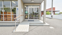 犀川薬局の入口