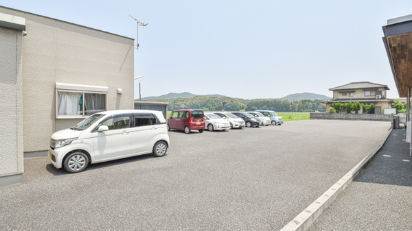 犀川薬局の駐車場