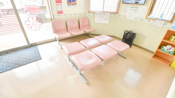 西泉薬局の待合スペース