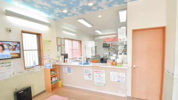 西泉薬局の受付/カウンター