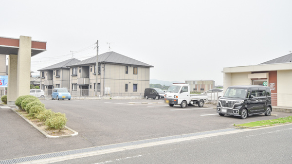 かもめ薬局の駐車場