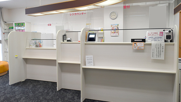 新小倉ビル調剤薬局の受付/カウンター