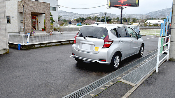 やまぐち薬局大和川上店の駐車場