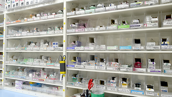 おもてなし薬局南波多店の薬棚