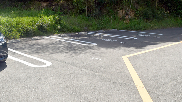 おもてなし薬局南波多店の駐車場