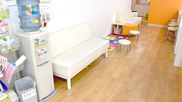 有限会社にんじん堂薬局の待合スペース