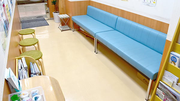 ひとみ薬局の待合スペース