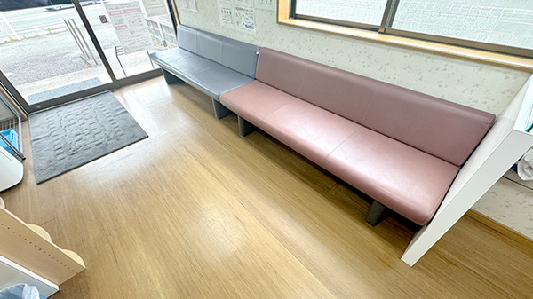 有限会社松林堂薬局龍田店の待合スペース