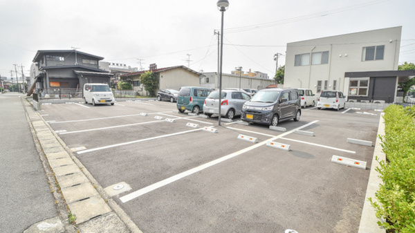 山鹿いちご薬局の駐車場