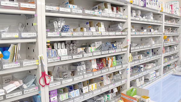 アスリード阿蘇医療センター前薬局の薬棚