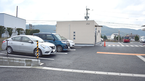 こもり薬局の駐車場