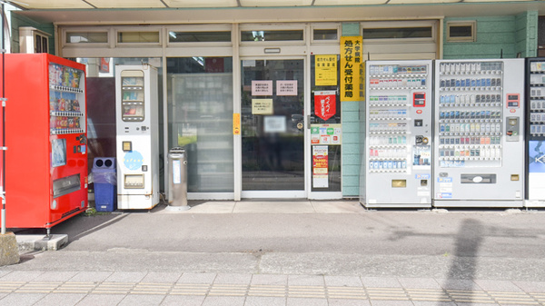 有限会社ひらた薬局の入口