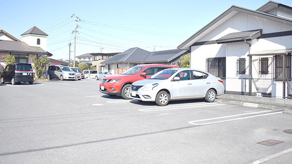 有限会社工藤調剤薬局坂ノ市店の駐車場