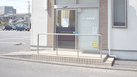ケヤキ調剤薬局の入口