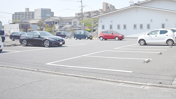 ケヤキ調剤薬局の駐車場