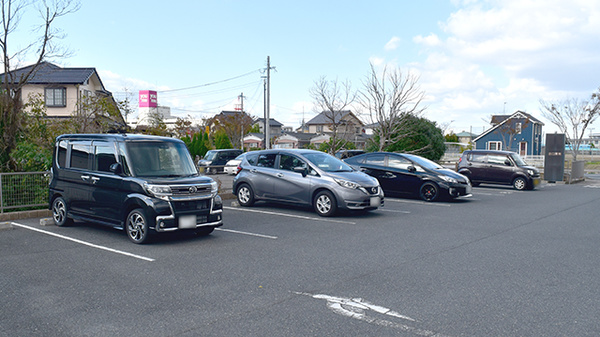 イルカ薬局中津店の駐車場