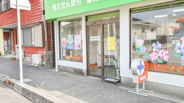 駅前調剤薬局の入口