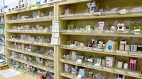 あそう調剤薬局赤嶺店の薬棚