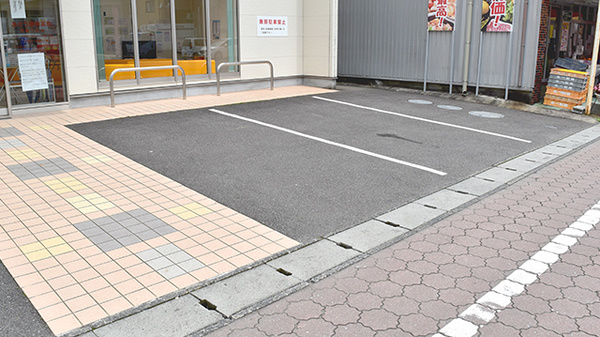 あそう調剤薬局市場三区店の駐車場