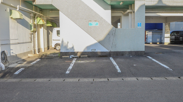 幸生堂薬局の駐車場