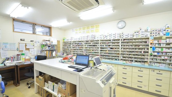 ひまわり高岡薬局の調剤室