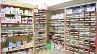 さとかん薬局　山月店の薬棚
