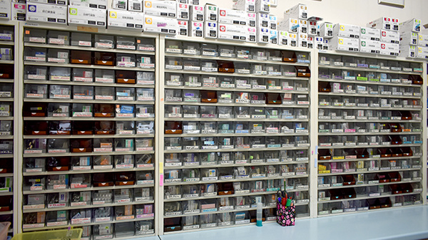 有限会社みどり調剤薬局の薬棚