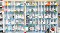 本庄調剤薬局の薬棚