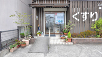 有限会社しらゆり調剤薬局の入口
