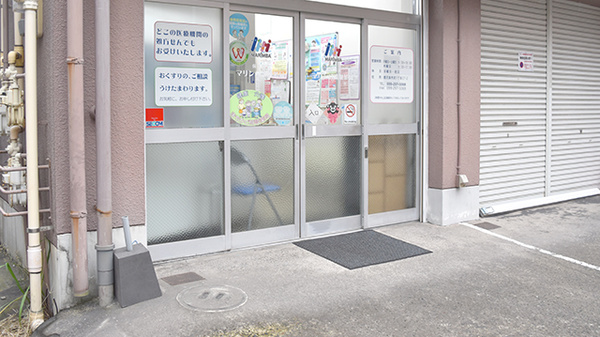 マリンバ調剤薬局武店の入口