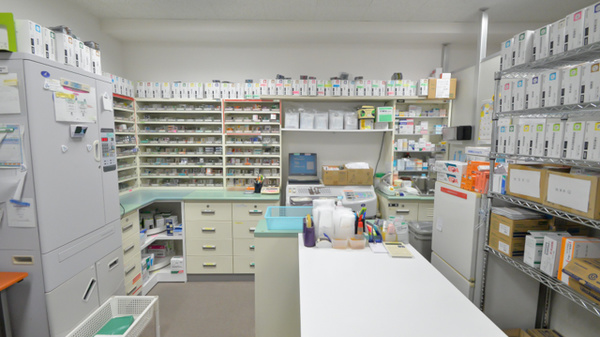 若葉薬局の調剤室