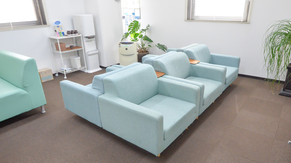 マハロ薬局の待合スペース