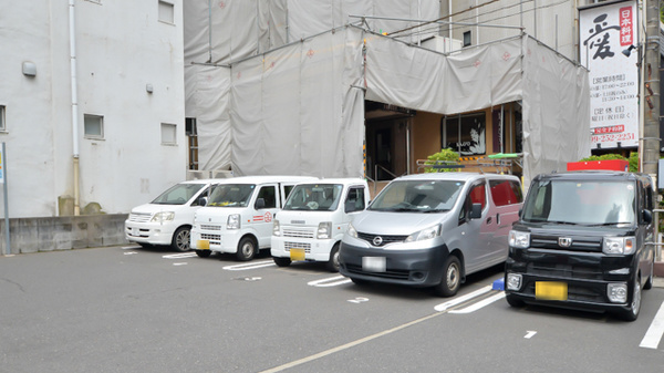 マハロ薬局の駐車場