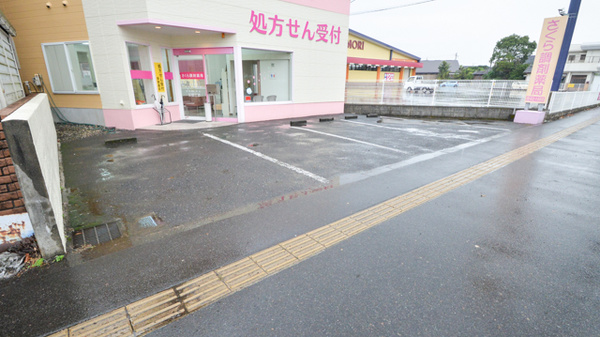 さくら調剤薬局の駐車場